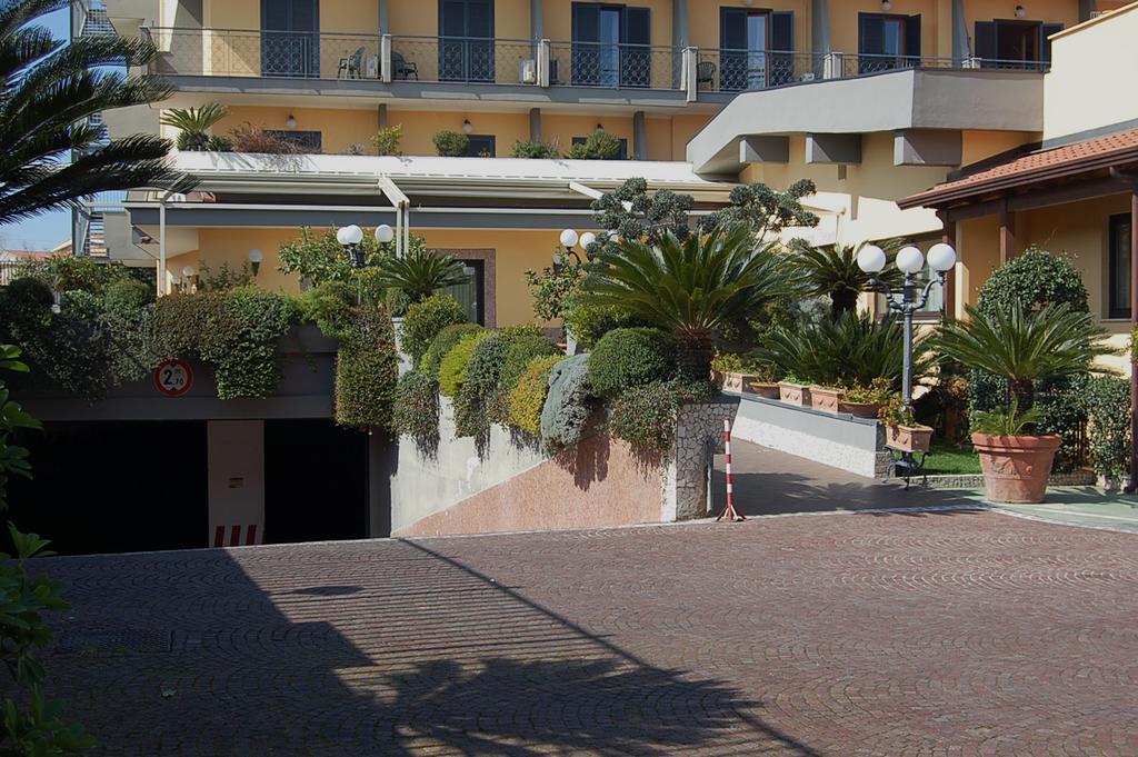 Hotel Ristorante Donato Calvizzano Exterior foto