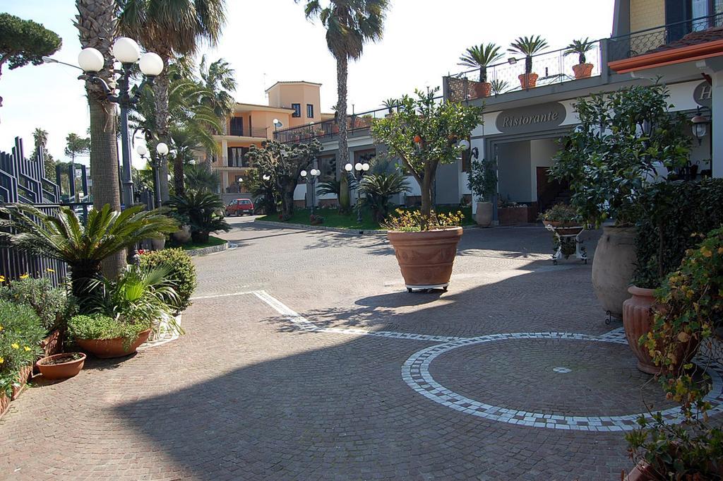 Hotel Ristorante Donato Calvizzano Exterior foto