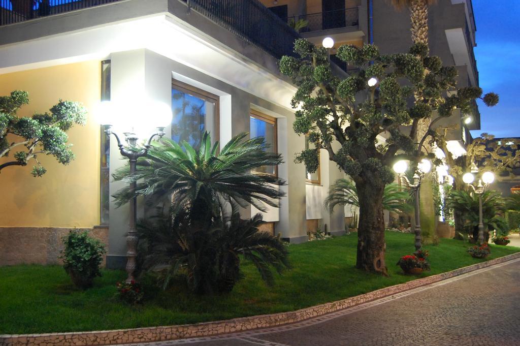 Hotel Ristorante Donato Calvizzano Exterior foto